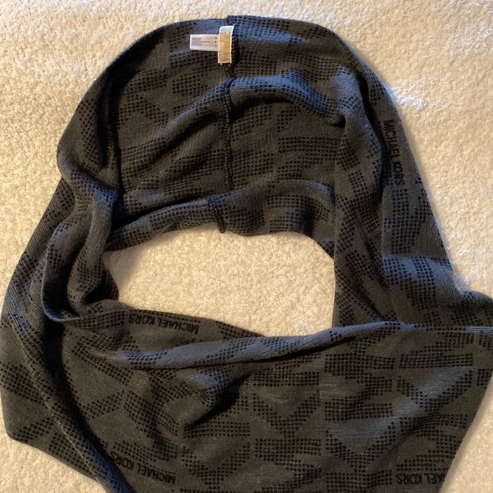 Michael Kors soft infinity scarf